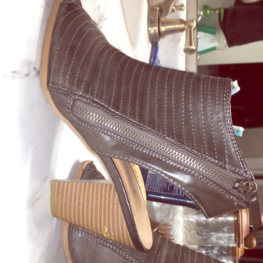 Leather Open Toe/Open Back sandals